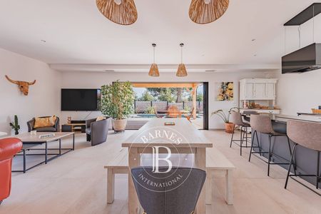 Maison contemporaine avec piscine à Gujan-Mestras