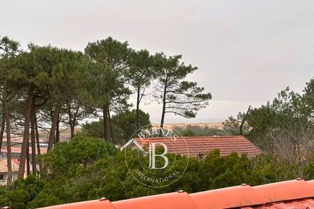 Planchers en pitchpin dans une villa balnéaire à Lacanau immobilier de prestige