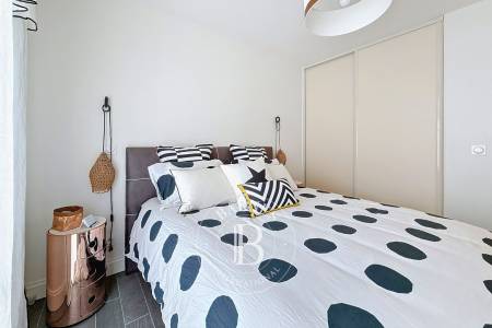 APPARTEMENT EN DERNIER ETAGE D'UNE RESIDENCE EN PREMIERE LIGNE AVEC SUPERBE TERRASSE VUE BASSIN