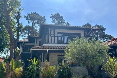 VILLA NEUVE D'EXCEPTION AUX ABATILLES AVEC PISCINE ET JACUZZI