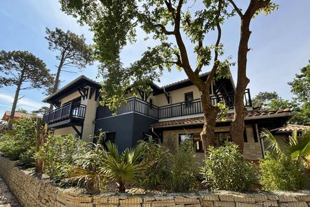 VILLA NEUVE D'EXCEPTION AUX ABATILLES AVEC PISCINE ET JACUZZI