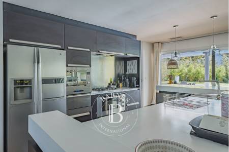 villa avec quatre chambres dont une indépendante