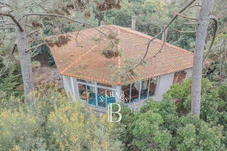 Quatre chambres et deux salles d’eau dans une villa à rénover Cap Ferret agence immobilière