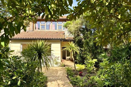 VILLA AVEC JARDIN À DEUX PAS DE LA PLAGE PEREIRE