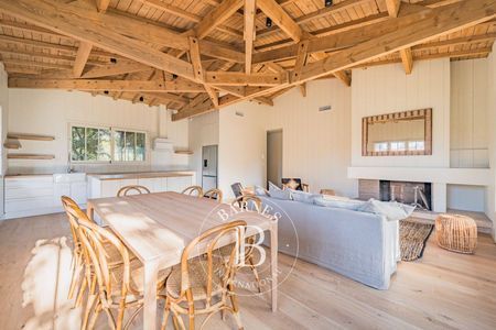 VILLA EN BOIS AVEC PISCINE DANS LE CENTRE DU CAP FERRET