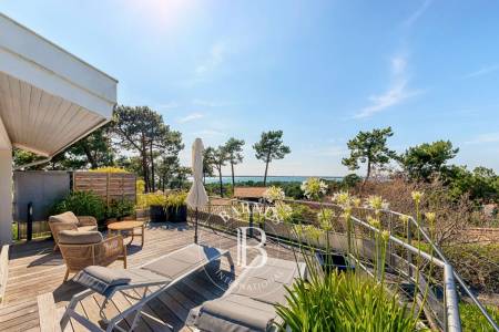 BELLE VILLA D'ARCHITECTE AVEC VUE PANORAMIQUE SUR LE BASSIN