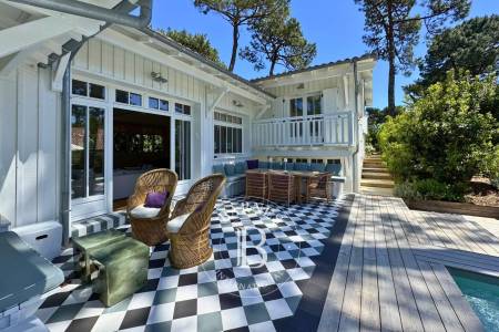 A VENDRE VILLA EN BOIS SUR JOLI JARDIN PAYSAGER A PIRAILLAN