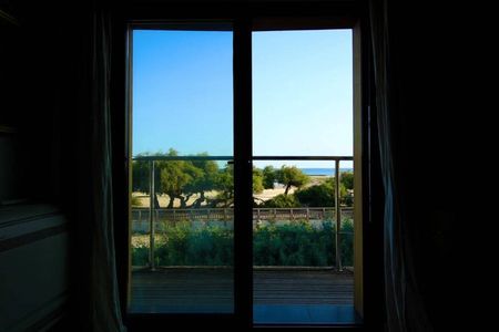 SUPERBE VILLA EN PREMIÈRE LIGNE À LA HUME, VUE MER