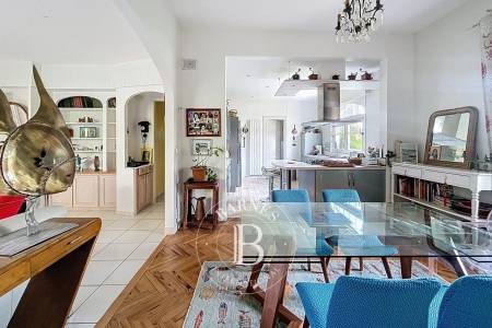 MAISON ARCACHONNAISE AVEC DÉPENDANCES EN VILLE D’AUTOMNE À ARCACHON