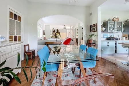 MAISON ARCACHONNAISE AVEC DÉPENDANCES EN VILLE D’AUTOMNE À ARCACHON