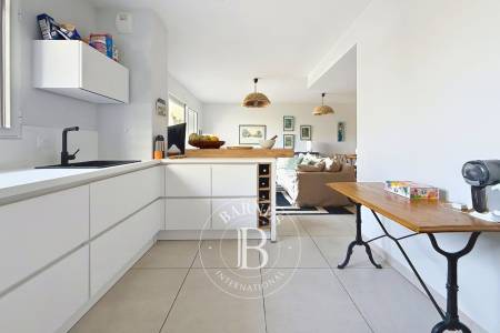 MAISON DE VILLE CONTEMPORAINE À 50 MÈTRES DE LA PLAGE À ARCACHON