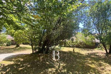MAISON DE MAÎTRE AVEC TERRAIN DIVISIBLE À TAUSSAT, SUR LE BASSIN D’ARCACHON