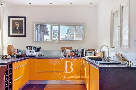 séjour spacieux avec cuisine ouverte à Arcachon