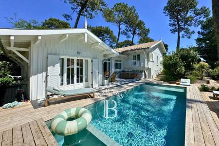 VILLA EN BOIS AVEC PISCINE ET 4 CHAMBRES À PIRAILLAN, SUR LA PRESQU’ÎLE DU CAP FERRET