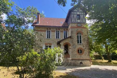 MAISON DE MAÎTRE AVEC TERRAIN DIVISIBLE À TAUSSAT, SUR LE BASSIN D’ARCACHON