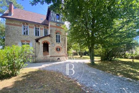MAISON DE MAÎTRE AVEC TERRAIN DIVISIBLE À TAUSSAT, SUR LE BASSIN D’ARCACHON