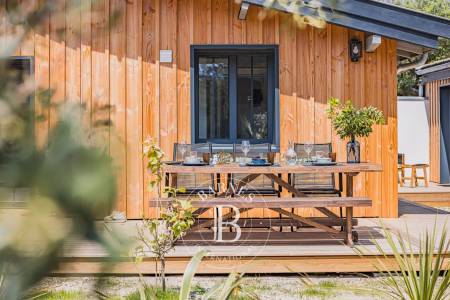 ENSEMBLE DE DEUX MAISONS RÉNOVÉES AU PIED DES DUNES AU CAP FERRET