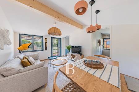 ENSEMBLE DE DEUX MAISONS RÉNOVÉES AU PIED DES DUNES AU CAP FERRET