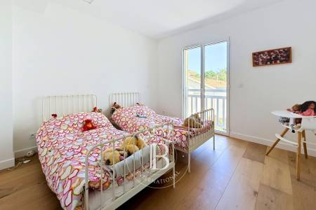 MAISON DE VILLE CONTEMPORAINE À 50 MÈTRES DE LA PLAGE À ARCACHON