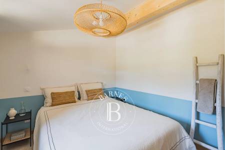 ENSEMBLE DE DEUX MAISONS RÉNOVÉES AU PIED DES DUNES AU CAP FERRET