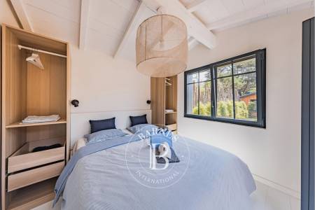 ENSEMBLE DE DEUX MAISONS RÉNOVÉES AU PIED DES DUNES AU CAP FERRET