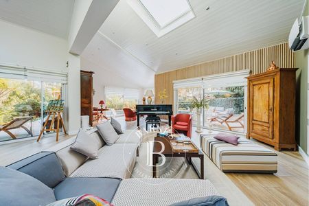 Cuisine moderne et équipée à Pyla-sur-Mer, immobilier de prestige