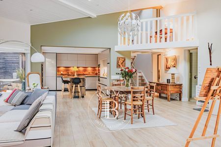 Suite parentale avec salle d’eau privative, agence immobilière