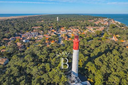 TERRAIN DE PLUS DE 1900 M² AVEC POTENTIEL EXCEPTIONNEL