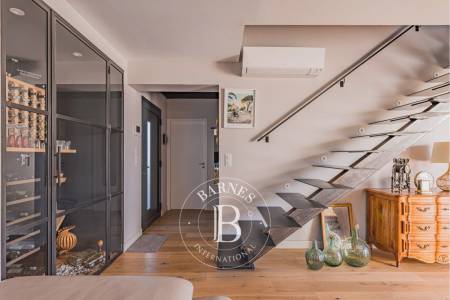 cuisine ouverte équipée avec accès terrasse sud