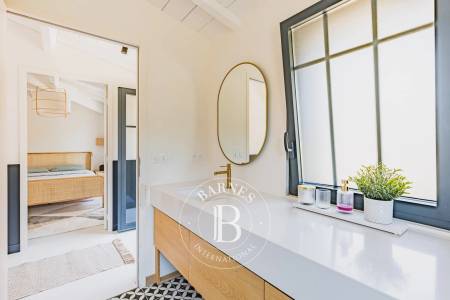 ENSEMBLE DE DEUX MAISONS RÉNOVÉES AU PIED DES DUNES AU CAP FERRET