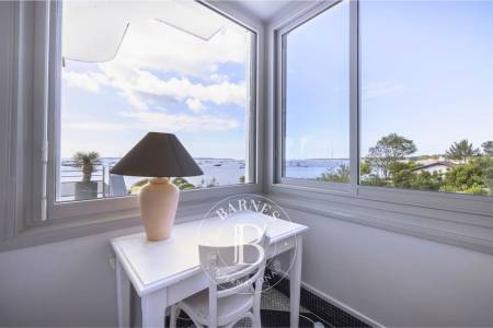 VILLA HISTORIQUE EN PREMIÈRE LIGNE AU CAP FERRET, AVEC ACCÈS PRIVATIF À LA PLAGE