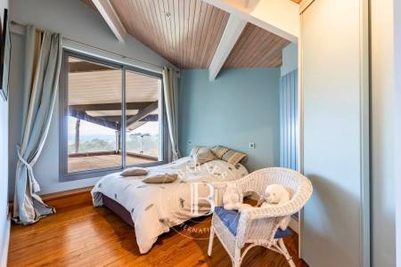 ÉLÉGANTE VILLA FAMILIALE DE 162 M² AVEC PISCINE ET JARDIN AU PYLA-SUR-MER