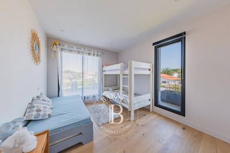 pool house avec cuisine d’été équipée