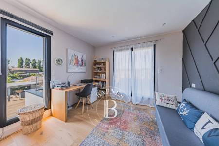 jardin paysager avec piscine motorisée