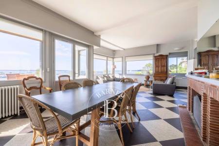 VILLA HISTORIQUE EN PREMIÈRE LIGNE AU CAP FERRET, AVEC ACCÈS PRIVATIF À LA PLAGE