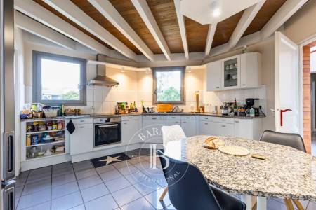 ÉLÉGANTE VILLA FAMILIALE DE 162 M² AVEC PISCINE ET JARDIN AU PYLA-SUR-MER