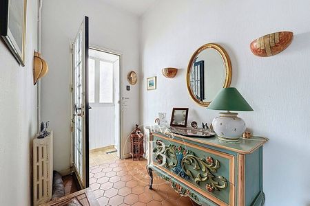 VILLA ARCACHONNAISE DANS LE CENTRE D’ARCACHON, AVEC DÉPENDANCE ET GARAGE, PLAGE À PIEDS