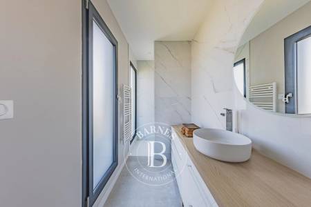 villa avec boulodrome dans quartier calme