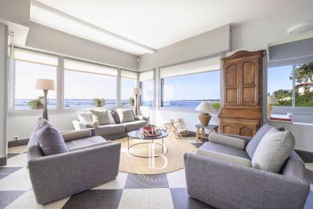VILLA HISTORIQUE EN PREMIÈRE LIGNE AU CAP FERRET, AVEC ACCÈS PRIVATIF À LA PLAGE