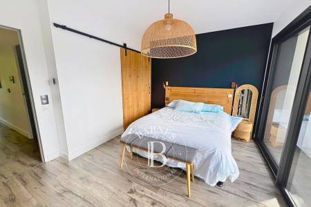 MAGNIFIQUE VILLA AVEC PISCINE SUR LES HAUTEURS DU PYLA-SUR-MER, PROCHE CERCLE DE VOILE