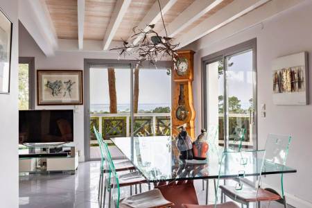 ÉLÉGANTE VILLA FAMILIALE DE 162 M² AVEC PISCINE ET JARDIN AU PYLA-SUR-MER