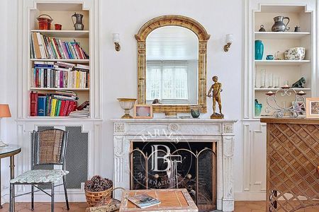 VILLA ARCACHONNAISE DANS LE CENTRE D’ARCACHON, AVEC DÉPENDANCE ET GARAGE, PLAGE À PIEDS