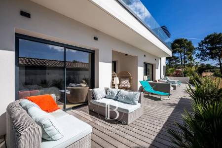 vue panoramique sur le Bassin d’Arcachon depuis villa de luxe