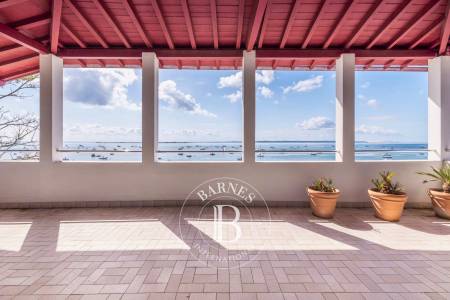 VILLA HISTORIQUE EN PREMIÈRE LIGNE AU CAP FERRET, AVEC ACCÈS PRIVATIF À LA PLAGE