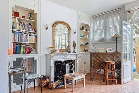 VILLA ARCACHONNAISE DANS LE CENTRE D’ARCACHON, AVEC DÉPENDANCE ET GARAGE, PLAGE À PIEDS