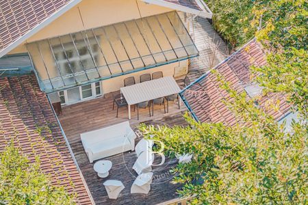 9. Terrasse en bois idéale pour se détendre à Pyla-sur-Mer.