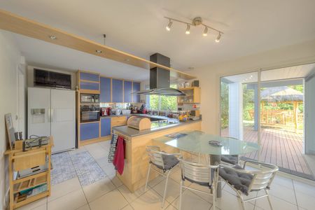 VILLA DE PRESTIGE A VENDRE GUJAN MESTRAS