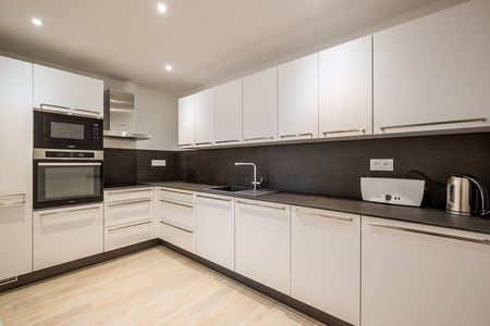 A VENDRE VILLE D'HIVER APPARTEMENT AVEC CUISINE ÉQUIPÉE, CHAMBRE ET SÉJOUR, TERRASSE VUE MER