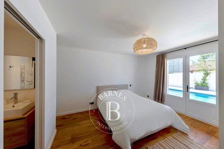 BELLE VILLA CONTEMPORAINE AVEC PISCINE, QUARTIER SUPER PYLA