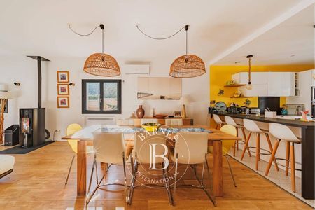 MAGNIFIQUE VILLA FAMILIALE RÉNOVÉE AVEC PISCINE AU SEL ET JARDIN ARBORÉ À ARCACHON
